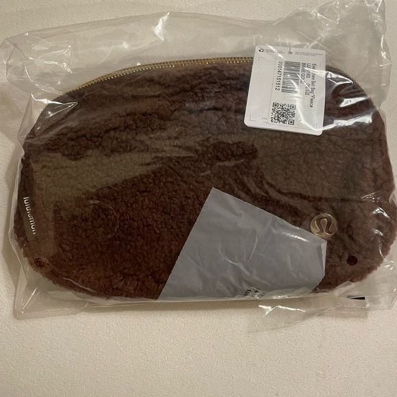NWT Lululemon Fleece Everywhere Belt Bag 1L Brown With Gold Hardware - Picture 9 of 12